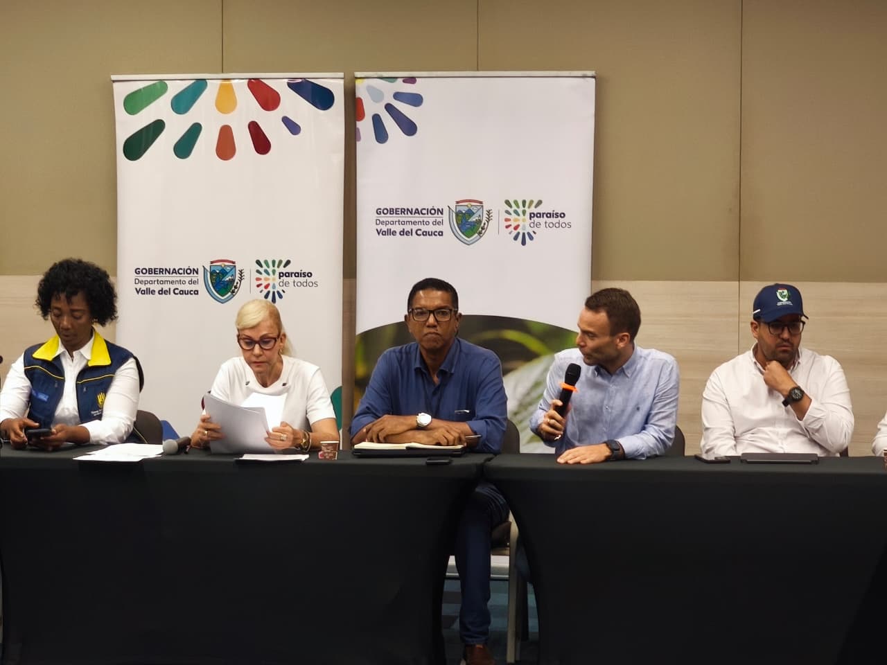 Reunión Gobernadora con empresarios después del sismo
